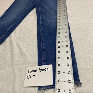 American Eagle women 4 blue straight leg jeans Has been cut at ankle. SKU183